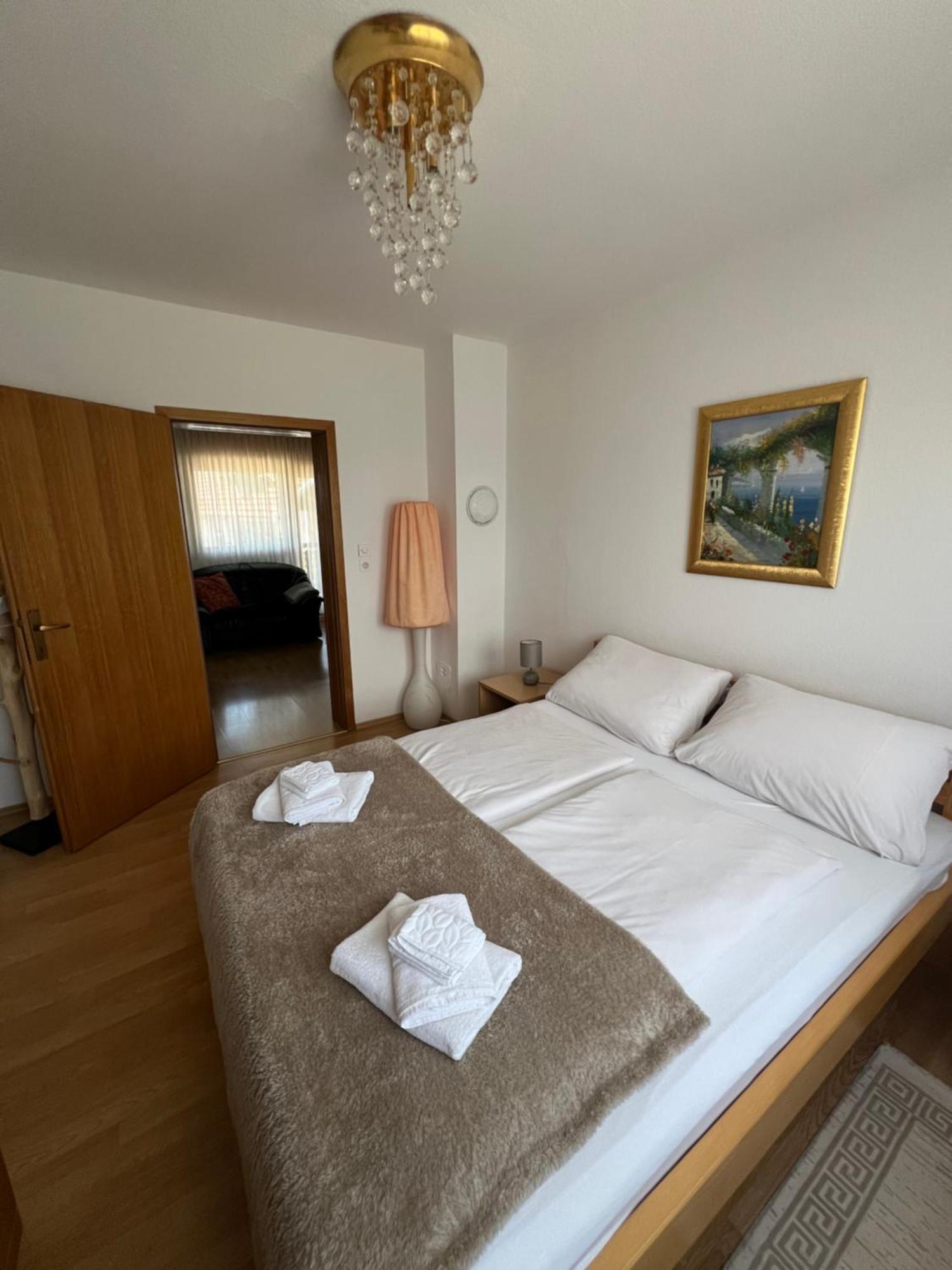 Anamarija Apartments Licko Petrovo Selo Экстерьер фото