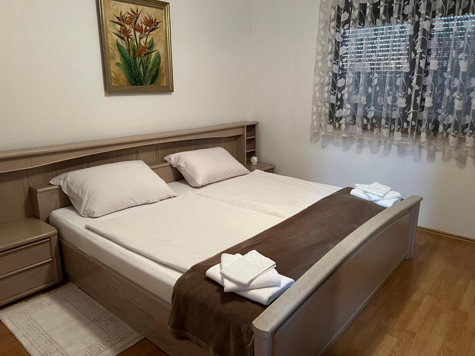 Anamarija Apartments Licko Petrovo Selo Экстерьер фото