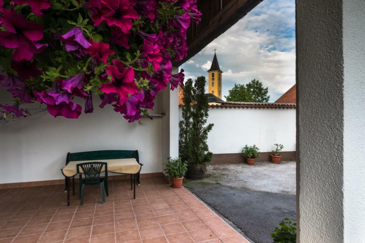 Anamarija Apartments Licko Petrovo Selo Экстерьер фото